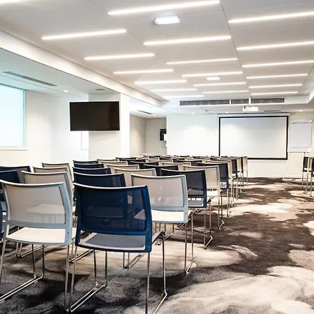 Hilton מלון 4*