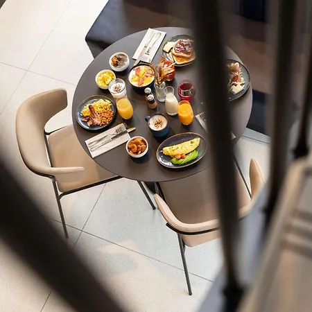 Hilton מלון 4*