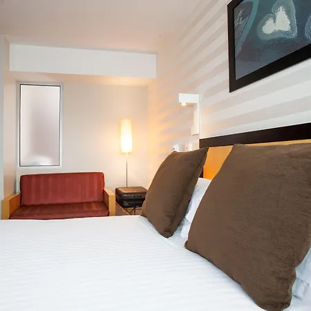 Hilton מלון 4*