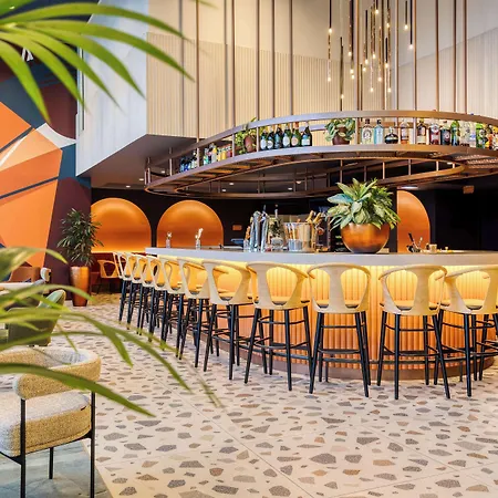 Hilton מלון