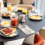 Hilton Отель 4*